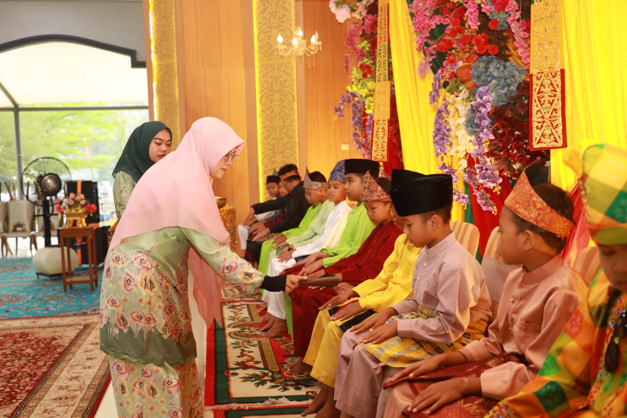 Pemkab Siak Hadir untuk Warga, Sunat dan Nikah Massal Warnai HUT ke-27